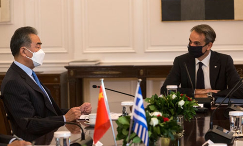 Chinese State Councilor and Foreign Minister Wang Yi met with Greek Prime Minister Kyriakos Mitsotakis in Athens on Wednesday.Photo: website of Chinese Ministry of Foreign Affairs

