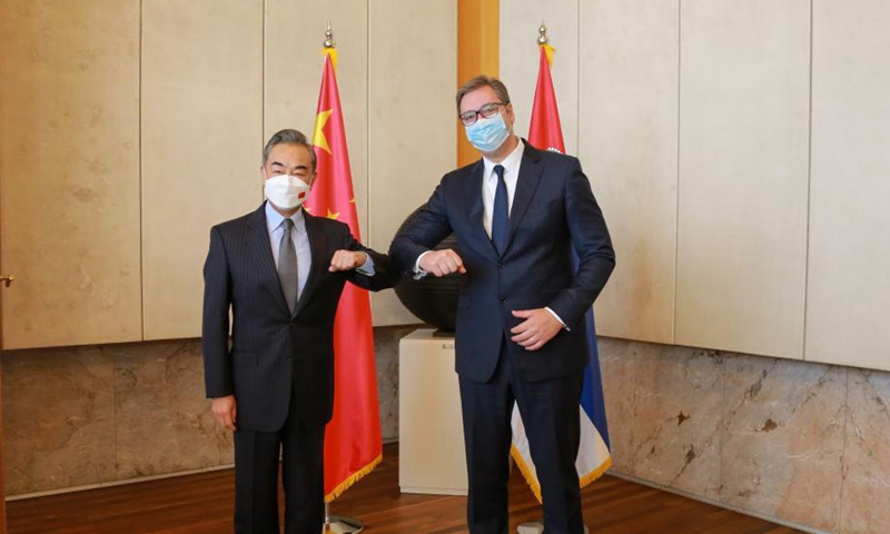 Chinese State Councilor and Foreign Minister Wang Yi bumps his elbow with Serbian President Aleksandar Vucic in Belgrade on Thursday. Photo: website of Chinese Ministry of Foreign Affairs 