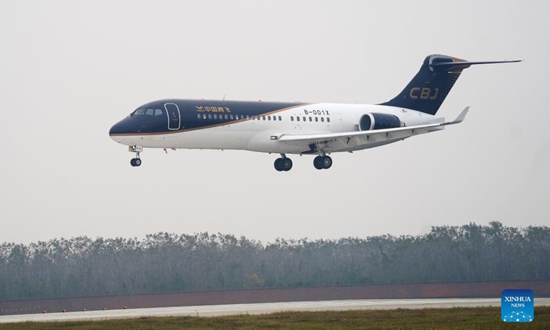 CBJ business jet performs during the 2021 Nanchang Flight Convention at Yaohu Airport in Nanchang, capital of east China's Jiangxi Province, Oct. 29, 2021. The 2021 Nanchang Flight Convention is held here from Oct. 29 to 31.Photo:Xinhua