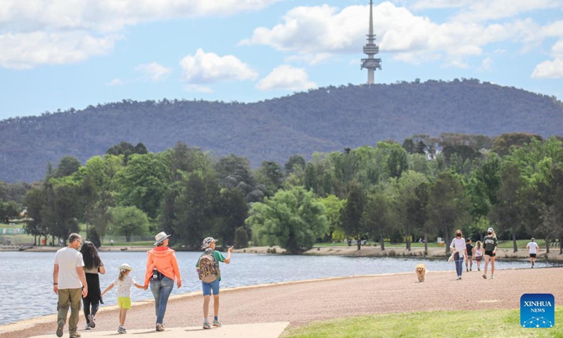 People walk near Lake Burley Griffin in Canberra, Australia, Oct. 30, 2021.Photo:Xinhua