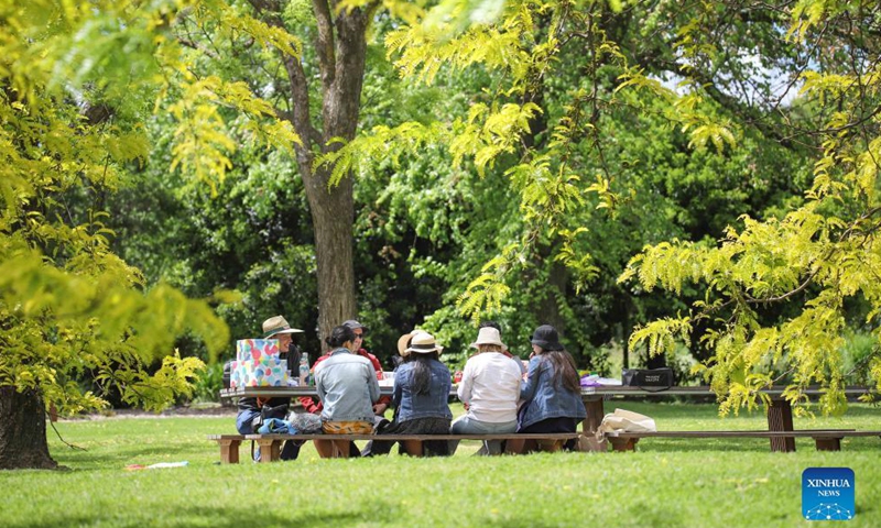 People have a picnic near Lake Burley Griffin in Canberra, Australia, Oct. 30, 2021. Coronavirus restrictions in Australia's Canberra have eased significantly as residents of the Australian Capital Territory (ACT) are no longer required to wear facemasks outdoors from Friday.Photo:Xinhua