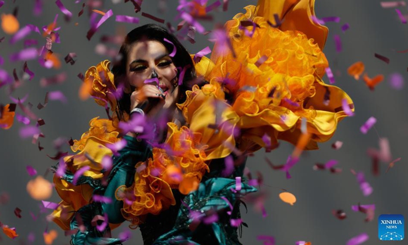 An artist in ghostly costume performs during the Day of the Dead Parade in downtown Mexico City, capital of Mexico, on Oct. 31, 2021.Photo:Xinhua