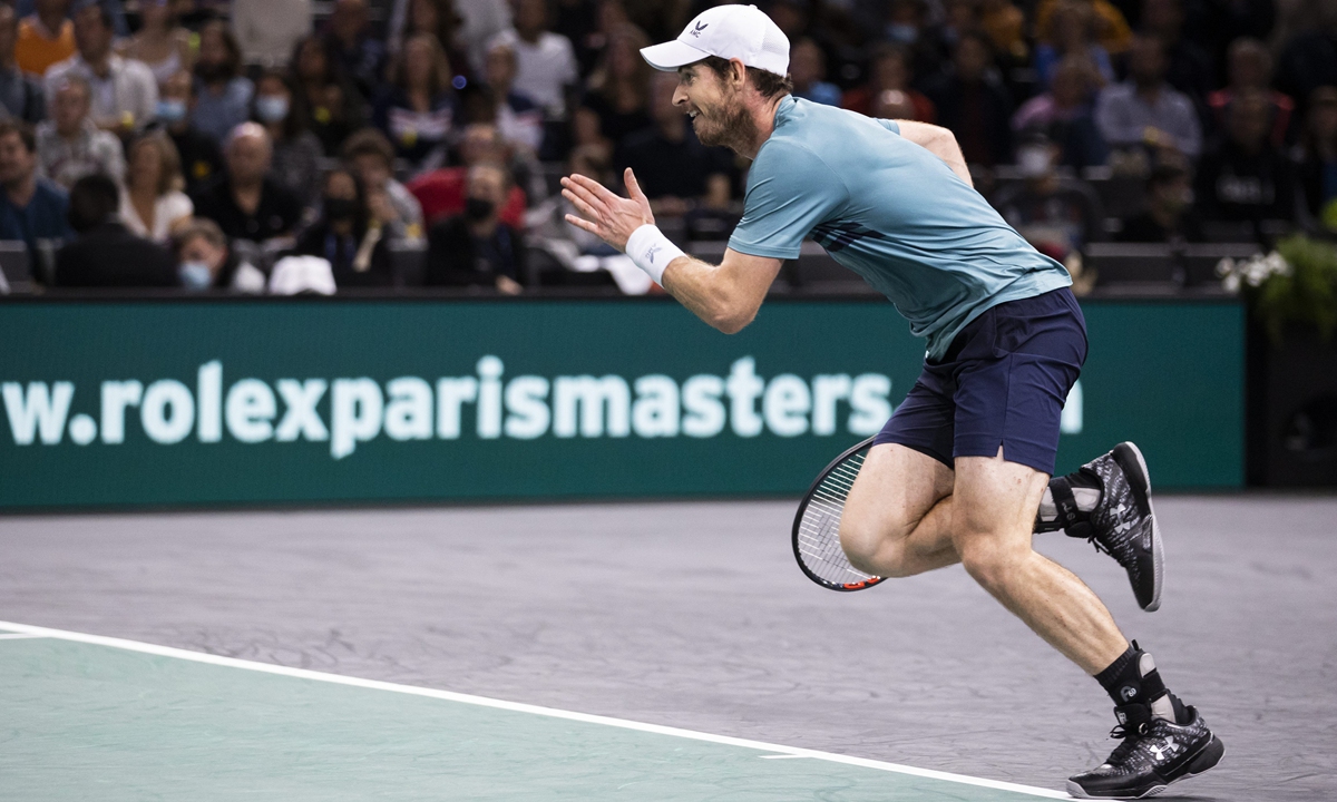 Andy Murray chases the ball in the match against Dominik Koepfer in Paris on Monday. Photo: VCG