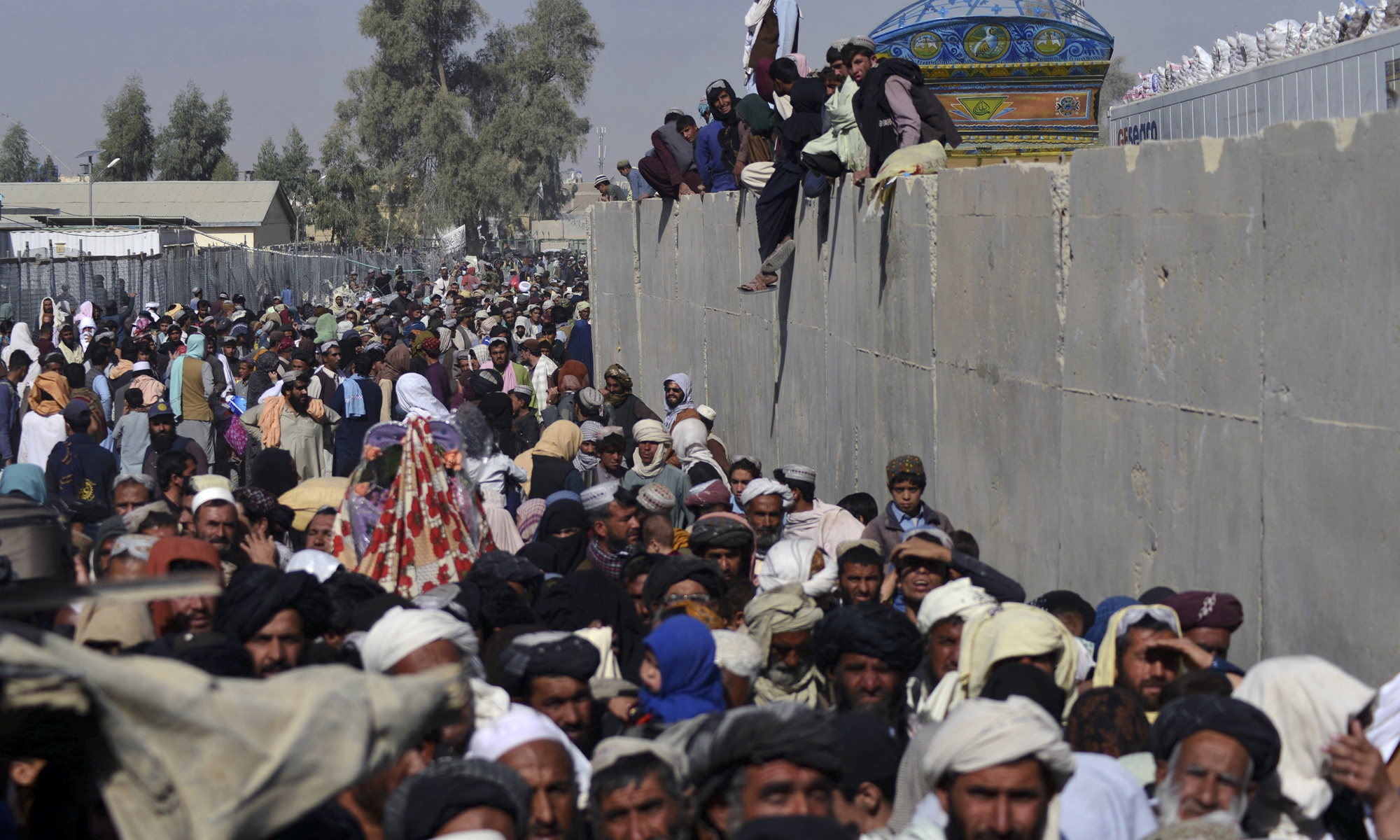 People wait to cross into Pakistan at the Afghanistan-Pakistan border crossing point, in Spin Boldak on November 3, 2021, after authorities reopened the border following a month-long closure (See story on Page 4). Photo: AFP
