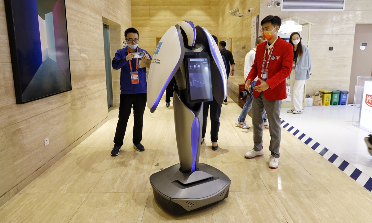 An intelligent robot is ready to serve visitors at the 4th China International Import Expo in Shanghai on November 4, 2021. Such robots can be seen everywhere at the expo, highlighting China's development of cutting-edge technologies, including robots. High-tech products and services are also a main theme at the event. Photo: Li Hao/GT