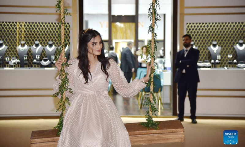 A model performs at the Unique Jewelry Exhibition in Riyadh, Saudi Arabia, Nov. 3, 2021. Covering an area of 38,000 square meters, the exhibition is part of the second Riyadh Season 2021.Photo:Xinhua