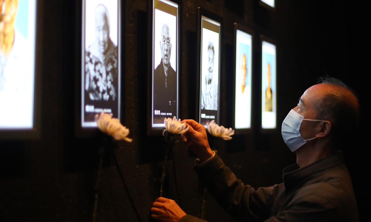 A worker turns off the lights of three Nanjing Massacre survivors at the Memorial Hall of the Victims of the Nanjing Massacre by Japanese Invaders on November 5, as they passed away recently.