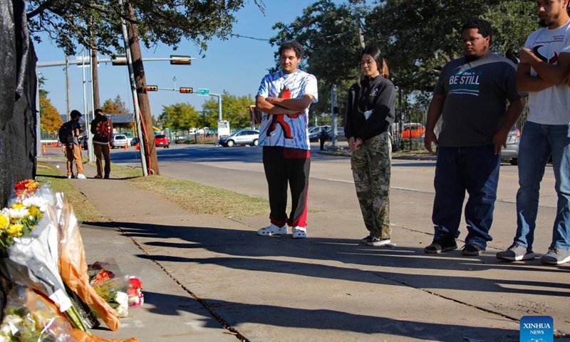 Mourners pay respect outside NRG Park, the site of a stampede during the Astroworld Festival, in Houston, Texas, the United States, Nov. 6, 2021. The investigation into the stampede leaving eight people dead and many others injured Friday night at the Astroworld Festival in Houston was underway, Houston Mayor Sylvester Turner said Saturday afternoon. Photo: Xinhua
