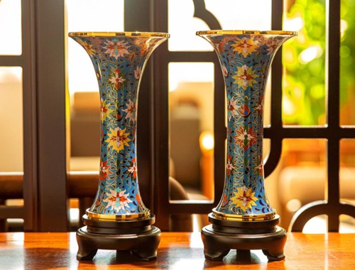A pair of cloisonne vases with lotus flowers modeled after ancient Chinese bronzes Photo: Courtesy of Sino-foreign Enamel Gallery