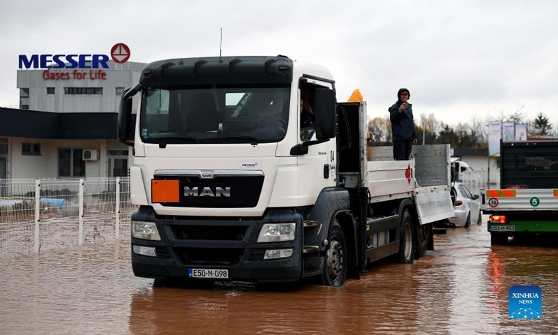Photo shows a flooded area in settlement Rajlovac, Sarajevo, Bosnia and Herzegovina, Nov. 6, 2021. Heavy rains hit Bosnia and Herzegovina on Friday, causing rivers to overflow their banks and flood several Sarajevo settlements. Photo: Xinhua
