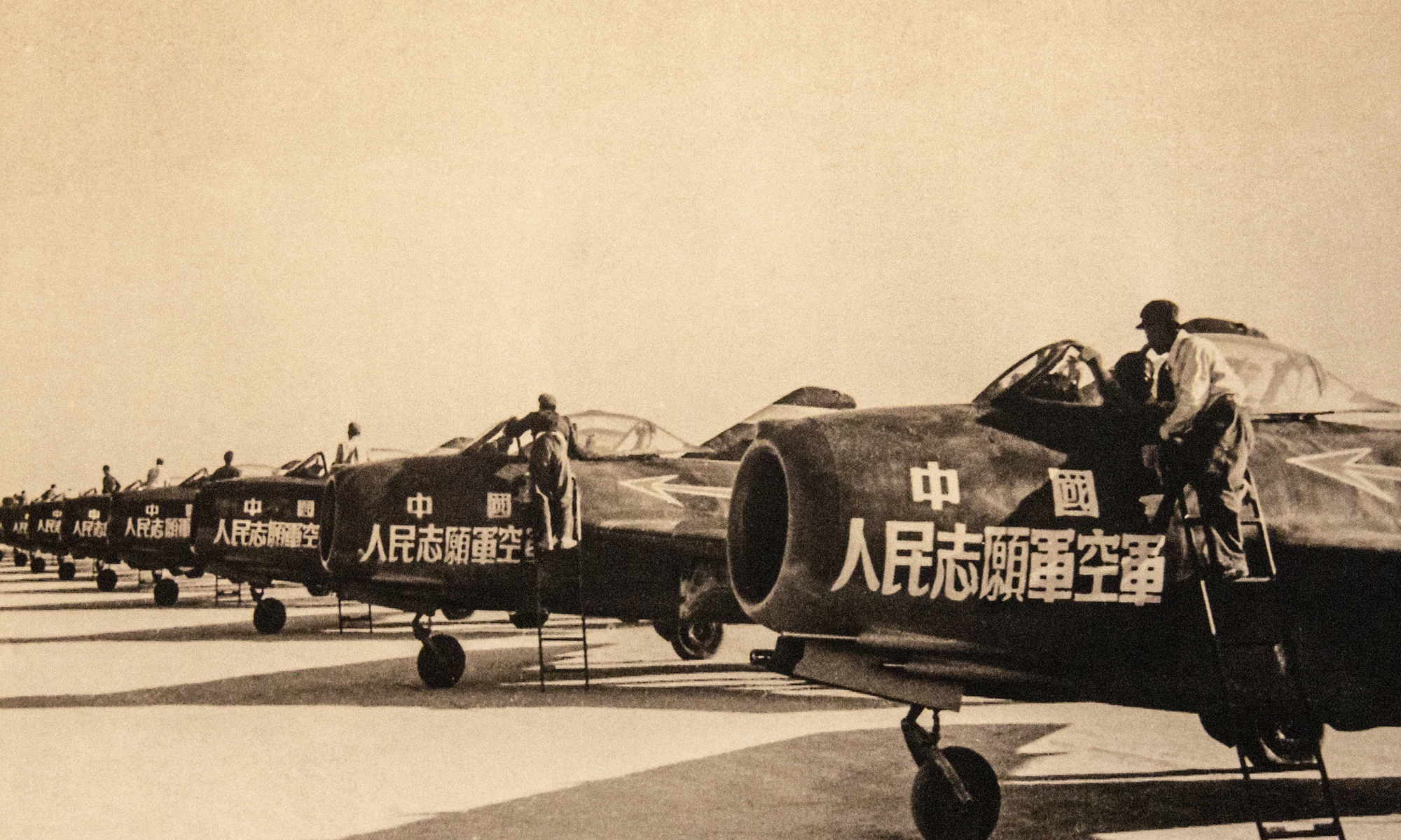 The Chinese People's Volunteers Army crosses the Yalu River Photo: VCG 