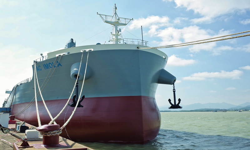 Workers make final paint repairs and equipment adjustments on a 40,000-ton bulk carrier that's about to be delivered in Jiangmen, South China's Guangdong Province on November 8, 2021. In the first 10 months of 2021, China exported 4,023 vessels, up 11.9 percent year-on-year, according to the General Administration of Customs. Photo: VCG