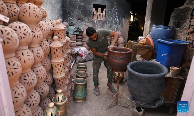 A pottery craftsman makes pottery during a pottery exhibition held at Fustat Pottery Village in Cairo, Egypt, Nov. 6, 2021. A two-day pottery exhibition opened on Saturday at the Fustat Pottery Village, with the aim of publicizing traditional Egyptian pottery cultures and reviving pottery industry. Photo: Xinhua