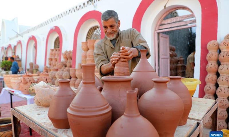 A pottery craftsman shows pottery making techniques during a pottery exhibition held at Fustat Pottery Village in Cairo, Egypt, Nov. 6, 2021. A two-day pottery exhibition opened on Saturday at the Fustat Pottery Village, with the aim of publicizing traditional Egyptian pottery cultures and reviving pottery industry.Photo: Xinhua