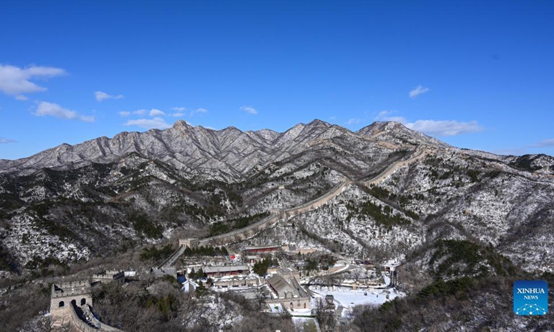 This photo was taken on November 8 at the Great Wall at Badaling. From November 6-7, Beijing experienced significant snowfall. After snow, the Badaling section of the Great Wall looks particularly magnificent, winding into the distance amid the snow covered mountains. It is reminiscent of a scroll painting or postcard scene.(Photo: Xinhua)