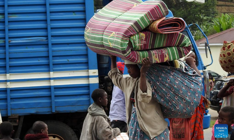 Photo taken on Nov. 8, 2021 shows a refugee carrying a mattress at Bunagana in Kisoro, southwestern Uganda. Over 5,000 refugees from the Democratic Republic of Congo (DRC) have crossed to neighboring Uganda through the southwestern district of Kisoro after fresh fighting erupted at home.(Photo: Xinhua)
