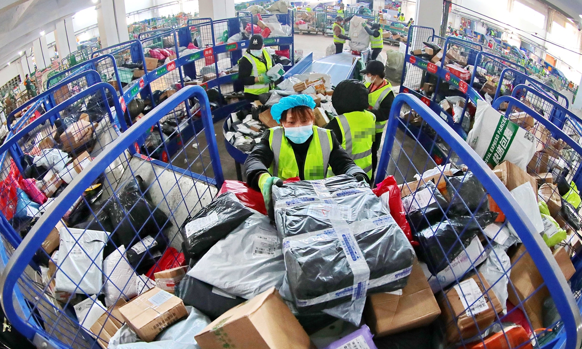 Logistics company staff sort packages at a storage center in Qinhuangdao, North China’s Hebei Province on November 10, 2021 as huge amounts of goods flood in amid the Double 11 online shopping festival. Photo: VCG