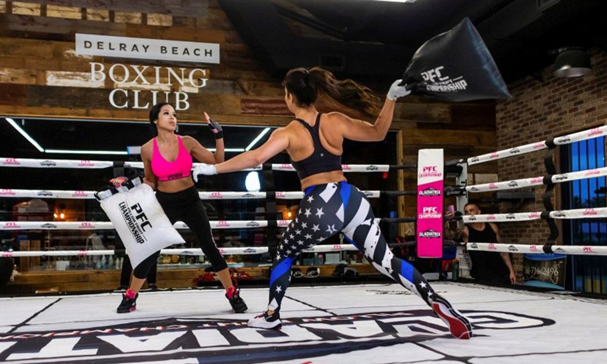 Fighters from Professional Pillow Fight Championship compete, in Delray Beach, Florida, U.S., October 23, 2021. Photo: Reuters