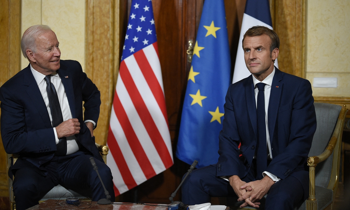 French President Emmanuel Macron meets US President Joe Biden at the French Embassy to the Vatican in Rome, Italy on October 29, 2021. Photo: VCG