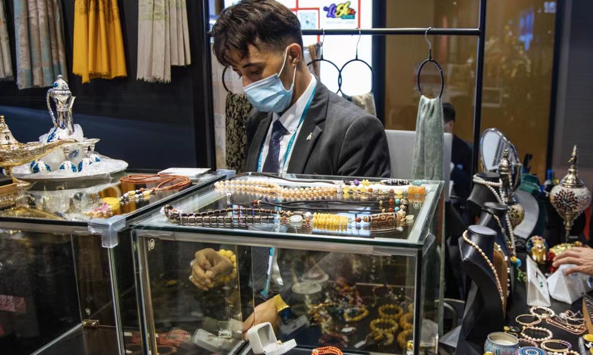 An exhibitor from Oman displays jewelry at the CIIE in Shanghai on November 8, 2021. Photo: Li Hao/GT