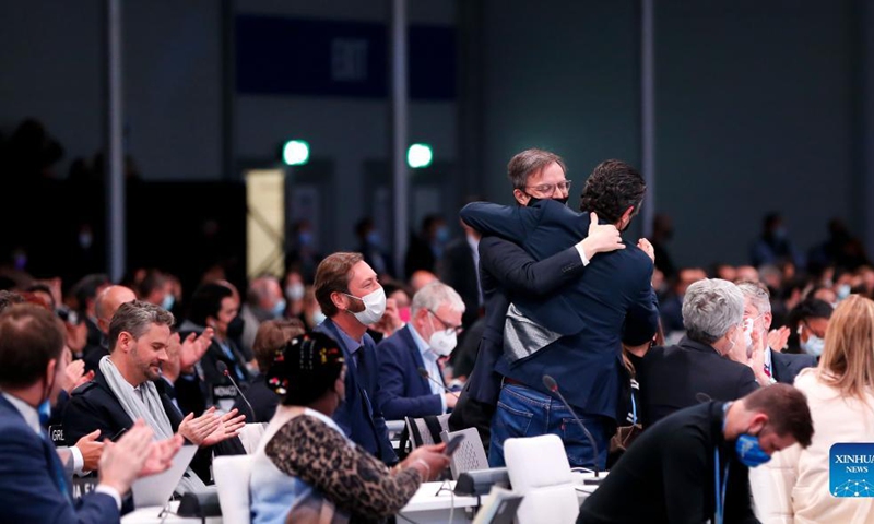 Two delegates embrace each other during the closing plenary of the 26th session of the Conference of the Parties (COP26) to the United Nations Framework Convention on Climate Change in Glasgow, the United Kingdom, Nov. 13, 2021.Photo: Xinhua 
