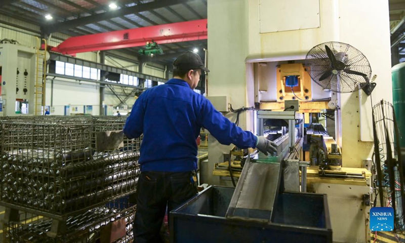 An empolyee works on an auto parts production line in Chuzhou, east China's Anhui Province, Nov. 6, 2021. Chuzhou has been actively supporting the restructuring and upgrading of the city's auto parts sector, one of its pillar industries. Photo: Xinhua