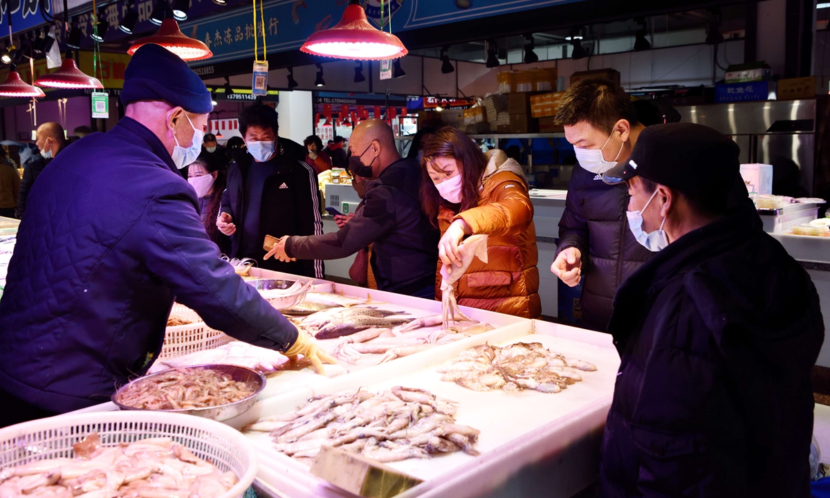People buy seafood at a large wholesale market on January 30, 2021 in Dalian, Northeast China's Liaoning Province. Photo: VCG