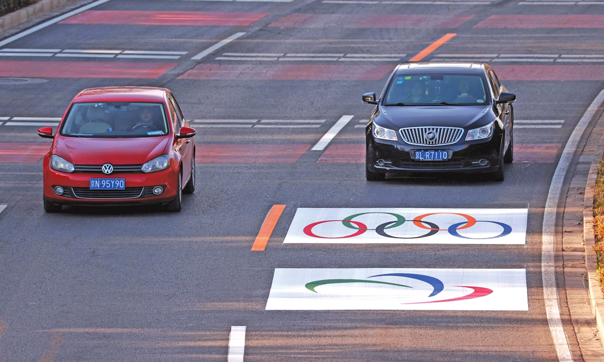 Olympic logos are seen painted on the main traffic lanes in the city center of Beijing on Saturday.
Photo: VCG
