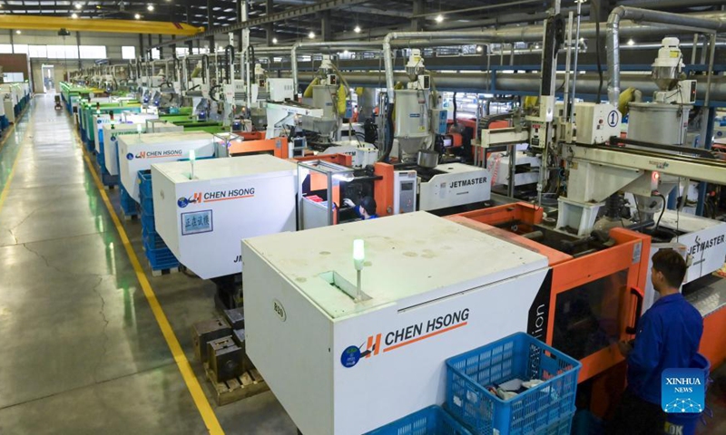 An empolyee works on an auto parts production line in Chuzhou, east China's Anhui Province, Nov. 6, 2021. Chuzhou has been actively supporting the restructuring and upgrading of the city's auto parts sector, one of its pillar industries. Photo: Xinhua