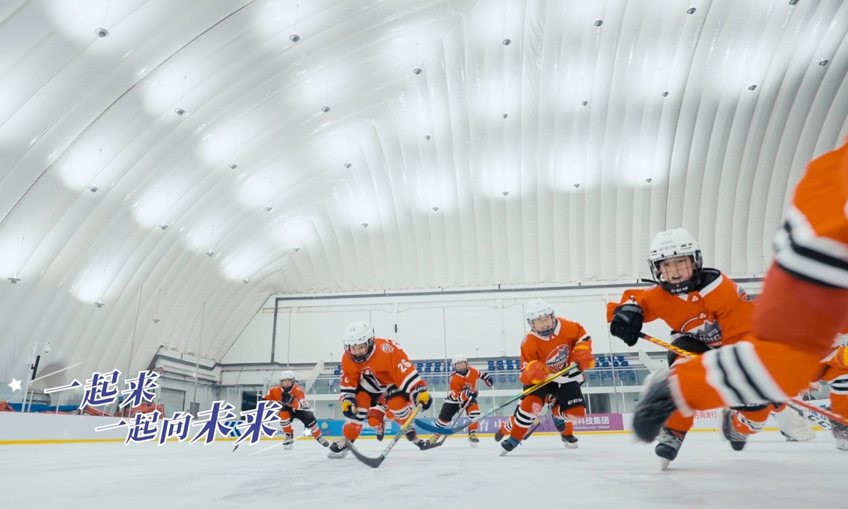 Young ice hockey players in the music video Photo: Courtesy of Beijing Radio & Television Station