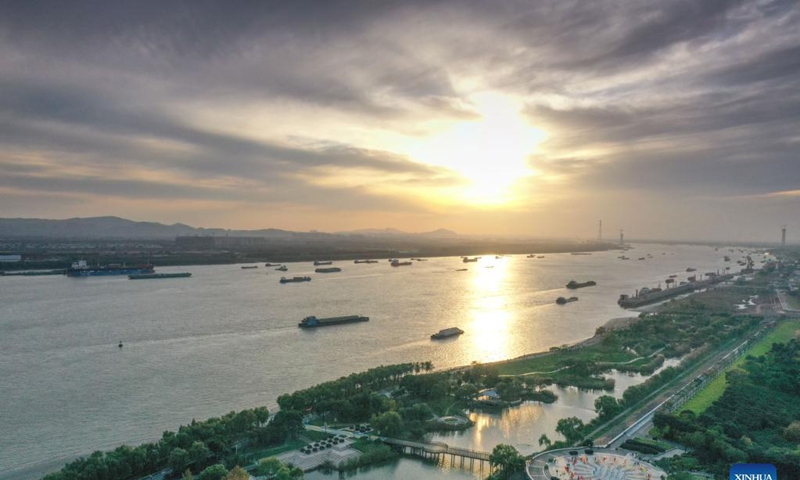 In recent years, Jiangsu Province in east China has promoted the restoration of the Yangtze River ecological environment with green development. Local authorities have dismantled illegal docks, shut down polluting enterprises and facilitated ecological wetlands on both sides of the river. Many years of tree planting and wetland protection along the river in Jiangsu have paid off. Photo: Xinhua
