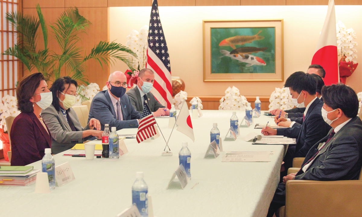 US Commerce Secretary Gina Raimondo (left) meets with Japanese Foreign Minister Yoshimasa Hayashi (right) in Tokyo, on November 15, 2021. US and Japanese officials agreed to launch talks aimed at settling a dispute over American tariffs on imports of Japanese steel and aluminum. Photo: VCG