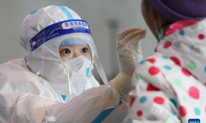 A medical worker takes a swab sample from a resident at a nucleic acid testing site in Xiangfang District of Harbin, northeast China's Heilongjiang Province, Nov. 15, 2021. Photo: Xinhua