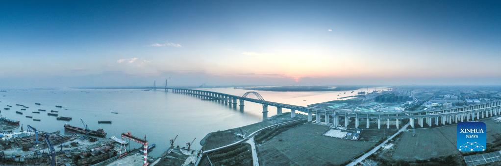 In recent years, Jiangsu Province in east China has promoted the restoration of the Yangtze River ecological environment with green development. Local authorities have dismantled illegal docks, shut down polluting enterprises and facilitated ecological  wetlands on both sides of the river. Many years of tree planting and wetland protection along the river in Jiangsu have paid off. Photo: Xinhua
