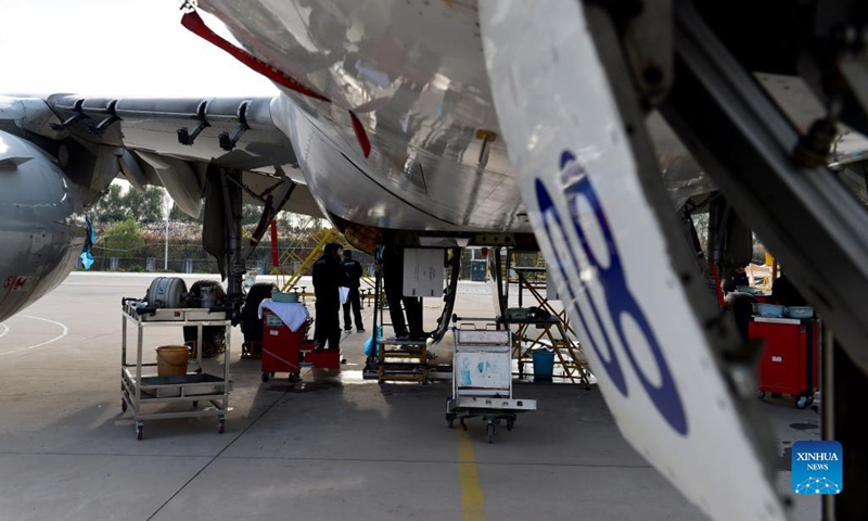 Technicians dismantle an aircraft at Hefei Xinqiao International Airport in Hefei, east China's Ahhui Province, Nov. 15, 2021. Technicians from Anhui Branch of China Eastern Airlines Technic Co., Ltd. have been dismantling a retired Airbus A320 aircraft, which has been in service for 22 years. Aircraft dismantling is a high-tech industrial project of circular economy, which is a measure to promote green and low-carbon development.(Xinhua)