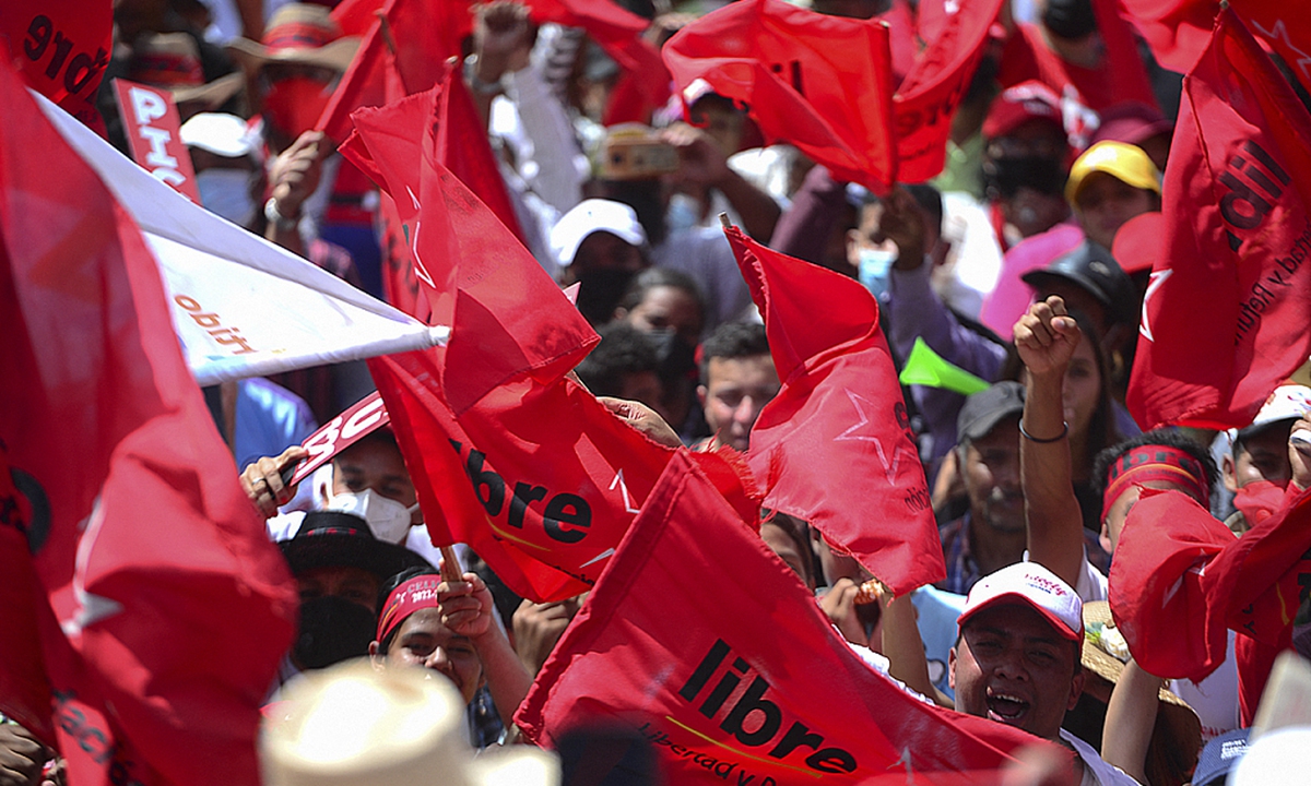 Supporters of Honduras' presidential candidate for the Libertad y Refundacion (LIBRE) party, Xiomara Castro de Zelaya, attend a campaign rally in the municipality of Orica, department of Francisco Morazan, 75 km northeast of Tegucigalpa, on October 24, 2021.Photo: VCG