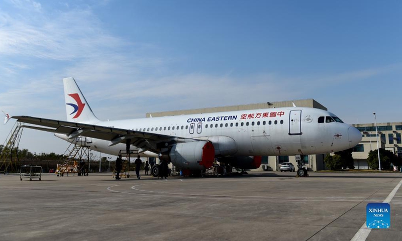Technicians dismantle an aircraft at Hefei Xinqiao International Airport in Hefei, east China's Anhui Province, Nov. 15, 2021. Technicians from Anhui Branch of China Eastern Airlines Technic Co., Ltd. have been dismantling a retired Airbus A320 aircraft, which has been in service for 22 years. Aircraft dismantling is a high-tech industrial project of circular economy, which is a measure to promote green and low-carbon development.(Xinhua)