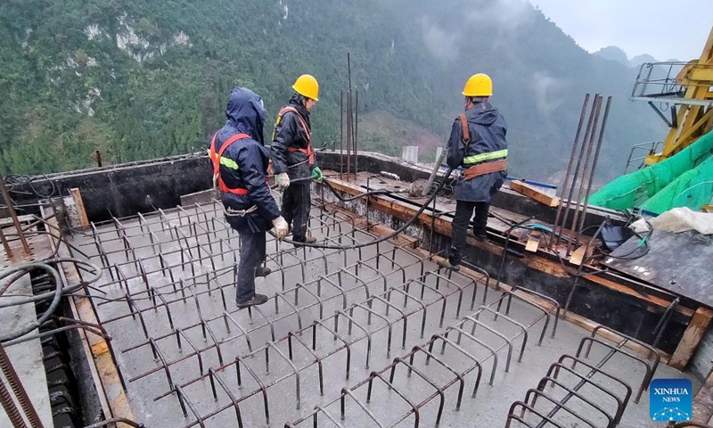 Workers pour concrete at the main tower of Tongzi River grand bridge in southwest China's Guizhou Province, Nov. 21, 2021. The main tower of the Tongzi River grand bridge was capped on Sunday. The 1,422-meter-long bridge is an important part of the Jinsha-Renhuai-Tongzi Highway. (Xinhua)