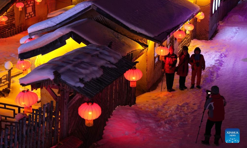 Tourists take photos at Shuangfeng Forest Farm in northeast China's Heilongjiang Province, Nov 18, 2021. Shuangfeng Forest Farm, dubbed Snow Town of China, receives up to 180 days of snow every year, and the average annual snow thickness is 2.6 meters.Photo:Xinhua