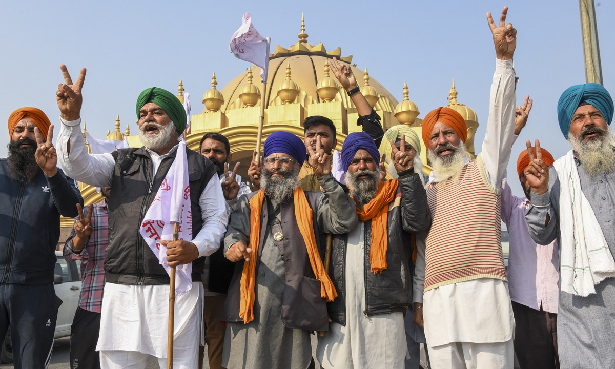 Farmers chant slogans to celebrate after India's Prime Minister announced the repeal of three agricultural reform laws that sparked almost a year of huge protests across the country, in Amritsar on November 19, 2021. Photo: AFP