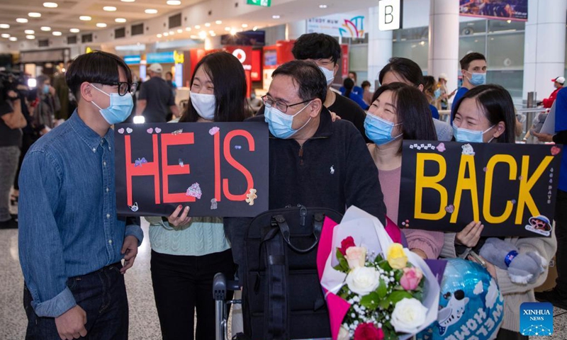People welcome passengers from Singapore at Sydney Airport in Sydney, Australia, on Nov. 21, 2021. Australia's travel bubble with Singapore came into effect on Sunday.Photo: Xinhua