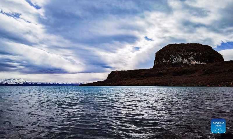 Photo taken with a mobile phone on Nov. 20, 2021 shows the scenery of Lake Namtso, southwest China's Tibet Autonomous Region.Photo: Xinhua