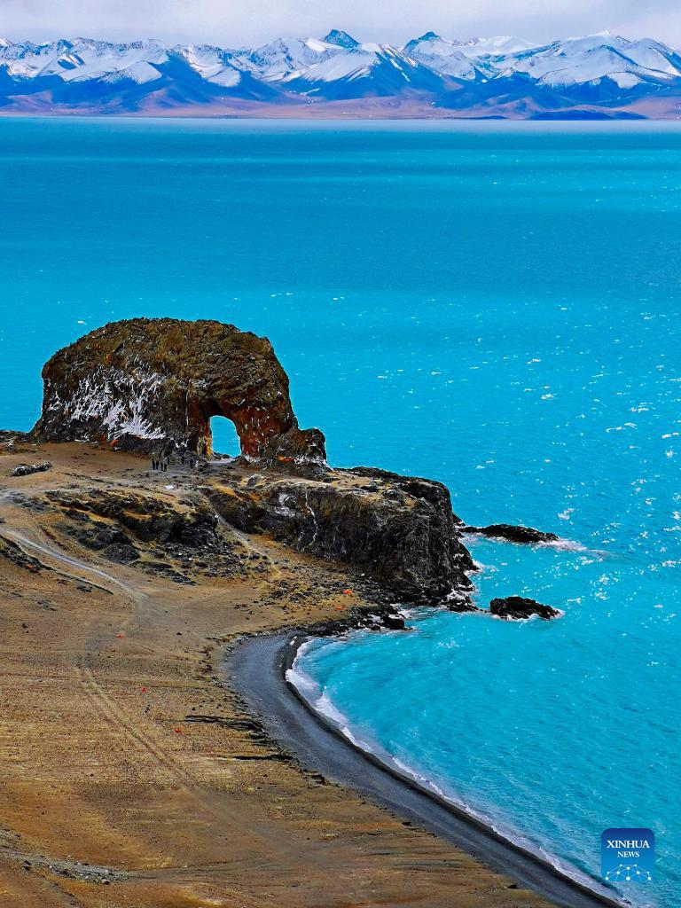 Photo taken with a mobile phone on Nov. 20, 2021 shows the scenery of Lake Namtso, southwest China's Tibet Autonomous Region.Photo: Xinhua