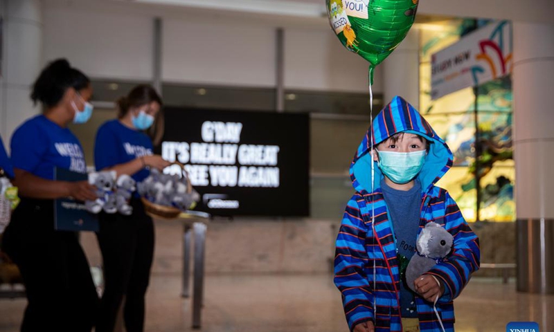 People welcome passengers from Singapore at Sydney Airport in Sydney, Australia, on Nov. 21, 2021. Australia's travel bubble with Singapore came into effect on Sunday.Photo: Xinhua