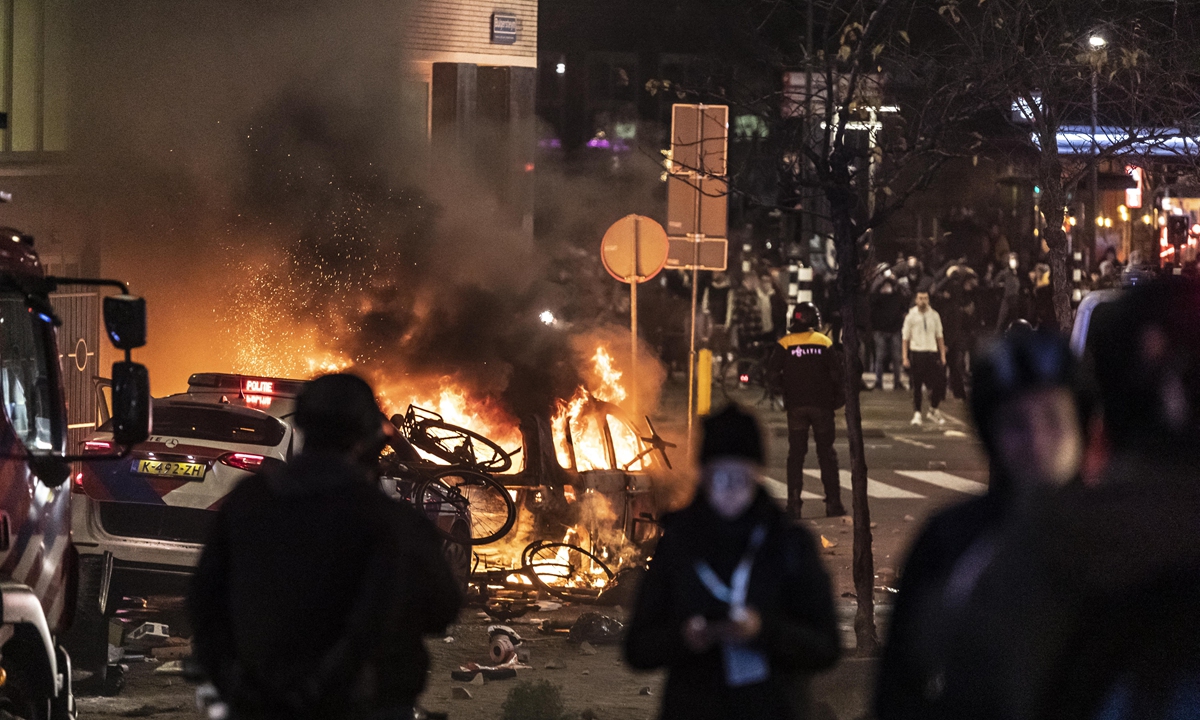 Protest against the corona measures in the center of Rotterdam, Netherlands gets completely out of hand. Shots have been fired, at least 1 person has been shot and the city center has been demolished. The police struggled to get it under control. Photo: AFP
