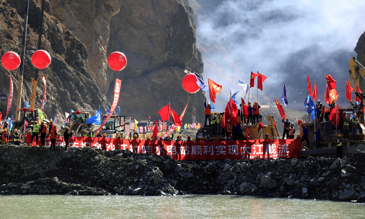 Constructors celebrate the damming of the river on November 29, 2021 as the construction of the Lawa Hydropower Station marks a milestone. The hydropower station in the upper reaches of the Jinsha River in Southwest China will have an installed capacity of 2 million kilowatts. Photo: VCG