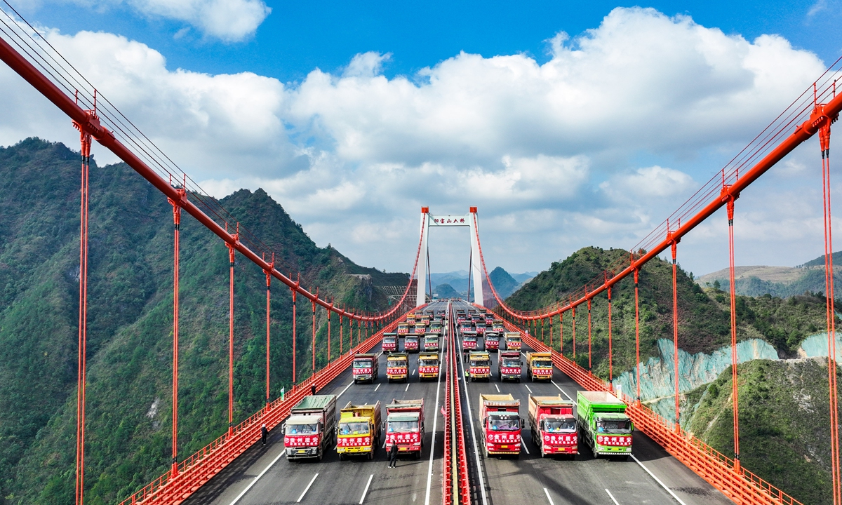 Forty-eight fully loaded trucks carrying 1,680 tons of cargo park on the Yangbaoshan grand bridge of the Guiyang-Huangping Highway in Southwest China's Guizhou Province as the bridge undergoes a load test on November 30, 2021. With a main span of 650 meters, the grand bridge stretches over 1,112 meters. Photo: VCG