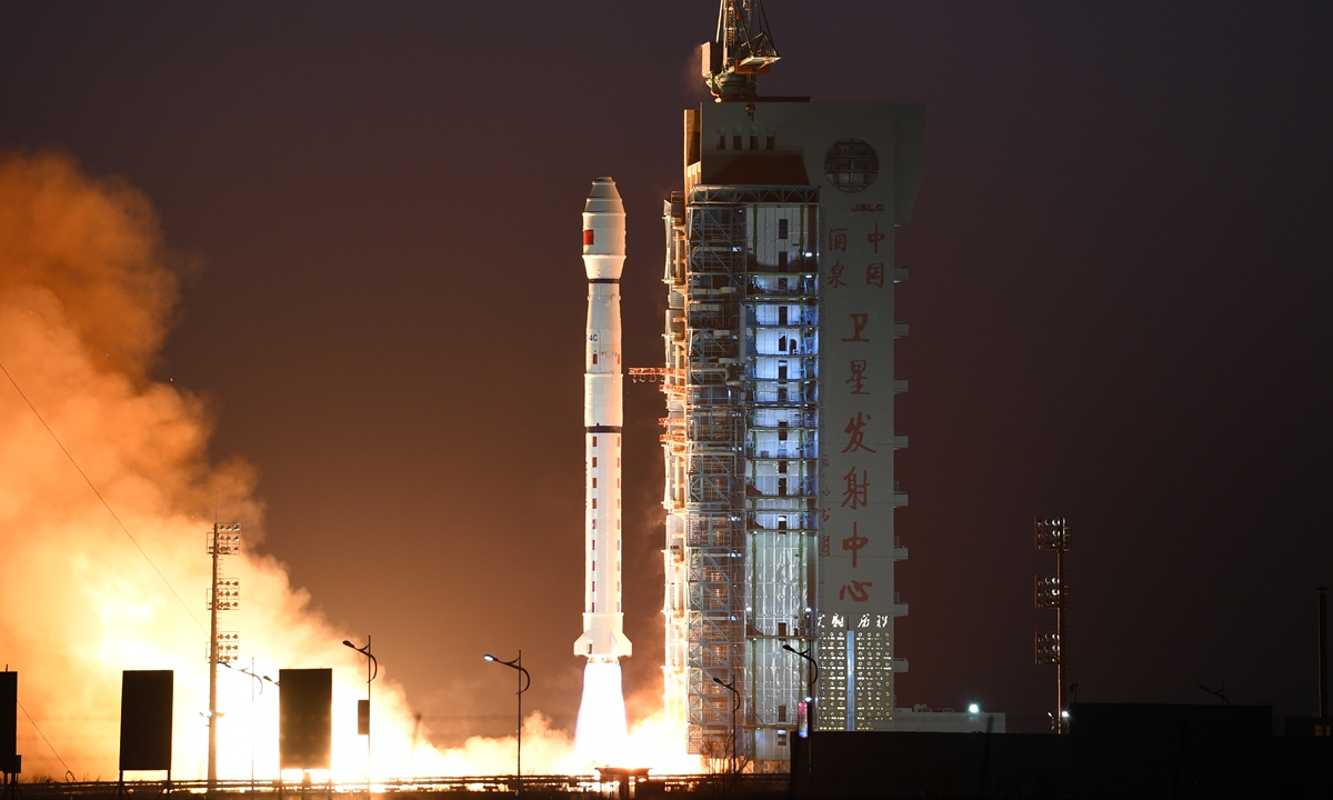 A Long March-4C rocket carrying the Gaofen-3 02 satellite blasts off from the Jiuquan Satellite Launch Center in Northwest China, on November 23, 2021. The new Earth-observation satellite was launched at 7:45 am and has entered the planned orbit successfully.  Photo: VCG