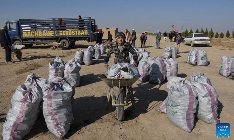 A child receives relief assistance donated by a local philanthropist in Nahr Shahi district of Balkh province, Afghanistan, Nov. 21, 2021.Photo:Xinhua