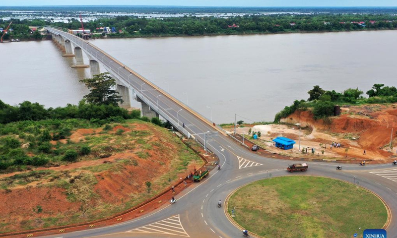 Aerial photo taken on Nov. 12, 2021 shows the eighth Cambodia-China Friendship Bridge in Cambodia. Spanning across the Mekong River and connecting Kampong Cham and Tboung Khmum provinces in southeastern Cambodia, the eighth Chinese-built friendship bridge has brought hope of development and ease of doing businesses to residents in both provinces.Photo: Xinhua 